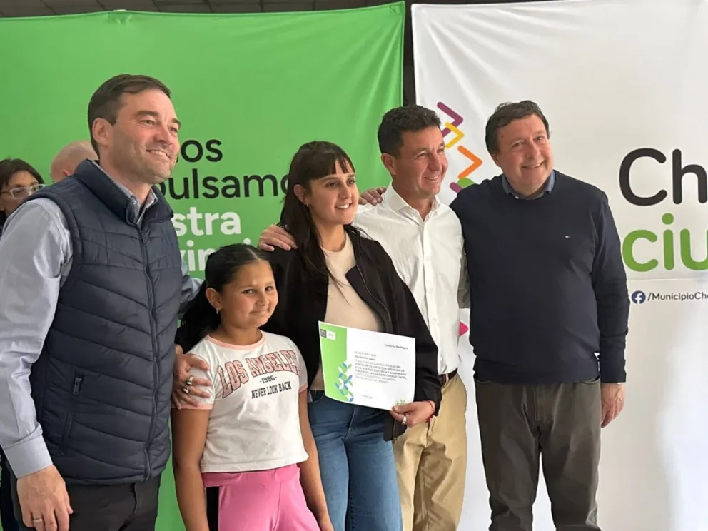 El 5 de agosto de 2025 entregaron los certificados a los beneficiarios. Foto: Archivo 7 en Punto