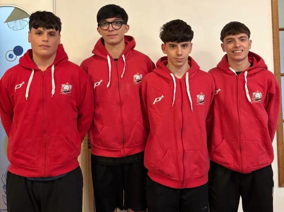 Cinco integrantes de la Escuela Municipal de Vóley de Luis Beltrán representan a Río Negro en el Campeonato Argentino Sub-16 que se disputa en Comodoro Rivadavia. Foto: Municipio Luis Beltrán.