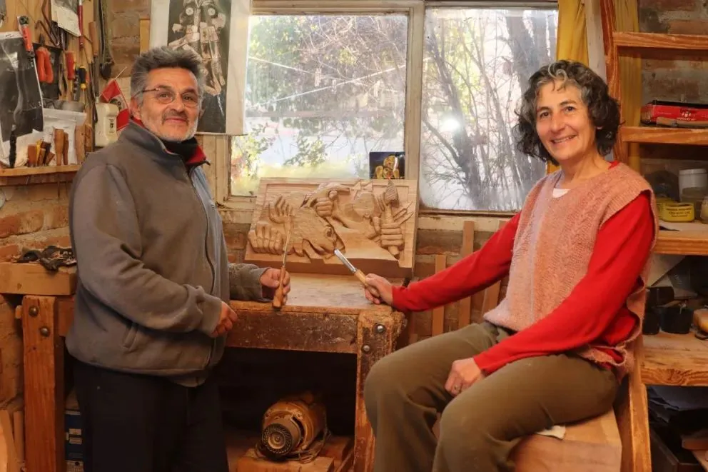 La pareja lleva 37 años construyendo su vida en General Roca, luego de que él escapara de la dictadura rumana y ella buscara un nuevo rumbo para su futuro. Foto Tania Domenicucci-ANR.