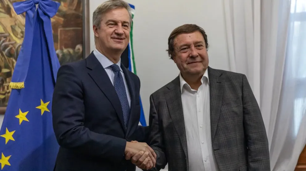 El Mandatario provincial repasó los ejes productivos de la provincia junto a Høeg
Crédito: Gobierno de Río Negro