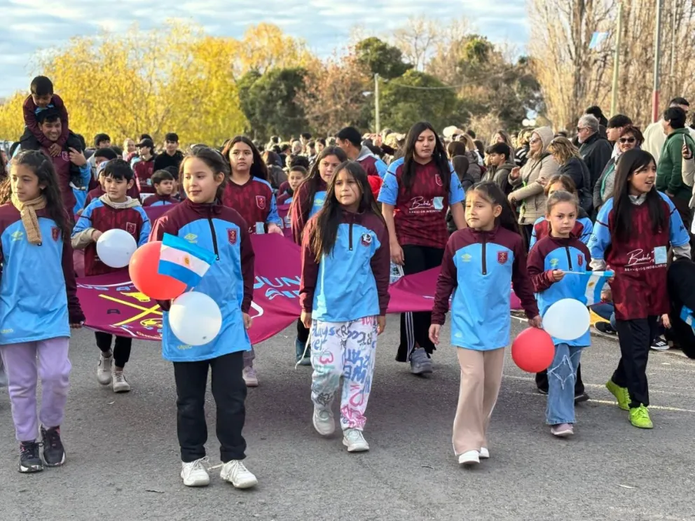 La inscripción se podrá hacer en la Mesa de Entrada. Foto: desfile aniversario de Choele Choel 2025. Archivo 7 en Punto. 
