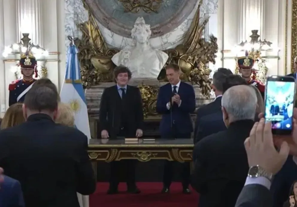 El presidente Javier Milei puso en funciones a Diego Santilli como nuevo jefe de Gabinete, en reemplazo de Manuel Adorni, en el marco de una reestructuración del equipo de Gobierno. Foto: gentileza.