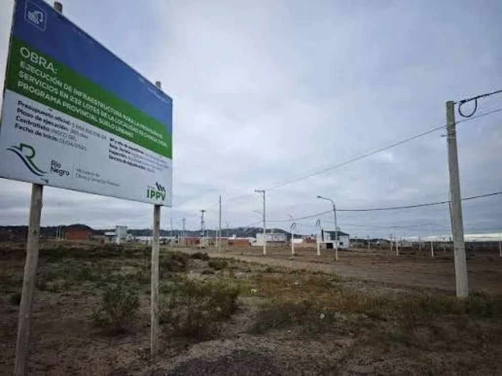 La Provincia retomará la construcción de las 12 viviendas de Lamarque que habían quedado paralizadas por la interrupción del financiamiento nacional y, además, avanza en un proyecto para crear nuevos lotes con servicios. Foto: gentileza.