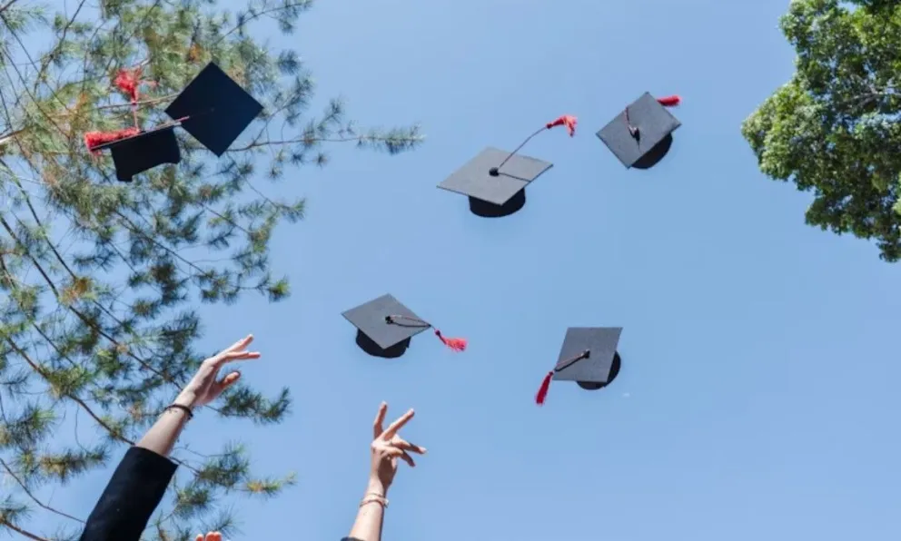 La resolución del fuero de Familia de Luis Beltrán permitirá que la joven reciba su título universitario llevando únicamente el apellido de su madre, con el que se identifica desde su infancia. Foto: web.
