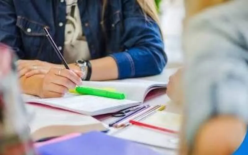 El Municipio de Río Colorado incrementó la inversión destinada a las becas estudiantiles, fortaleciendo el acompañamiento económico a jóvenes que cursan estudios superiores. Foto: archivo.