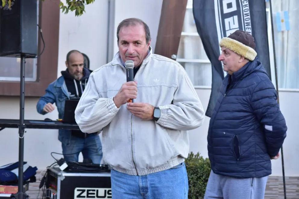La tercera fecha del Campeonato de Safari Regional comenzó con la largada simbólica en Luis Beltrán y continuará con competencia durante el sábado y el domingo. Foto: Municipio Luis Beltrán.