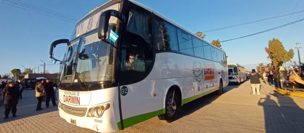 El nuevo micro de larga distancia será utilizado para el traslado de delegaciones deportivas, culturales, educativas y sociales que representan a Darwin en diferentes actividades. Foto: gentileza.