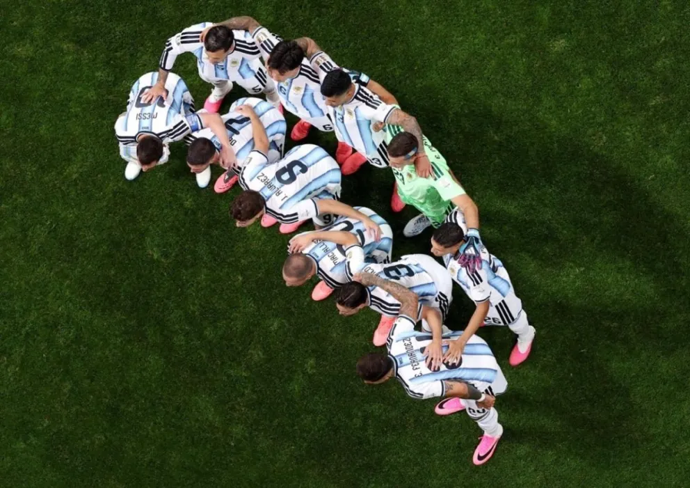 Argentina estuvo dos goles abajo ante Egipto, reaccionó con tres conquistas en el tramo final del encuentro y selló una clasificación épica a los cuartos de final del Mundial 2026. Foto: AFA.