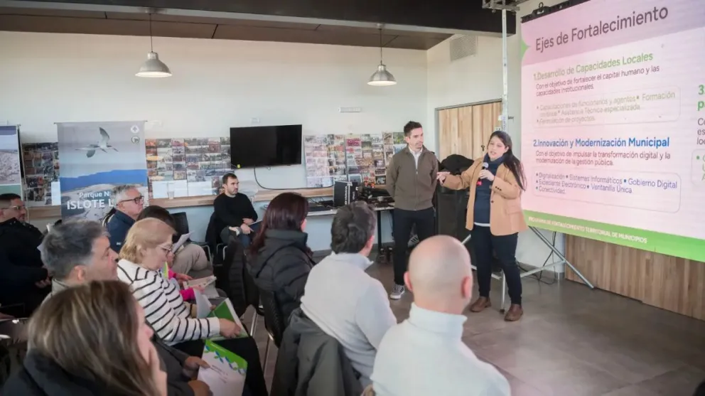 El Programa Provincial fue presentado a detalle a las y los intendentes rionegrinos
Crédito: Gobierno de Río Negro