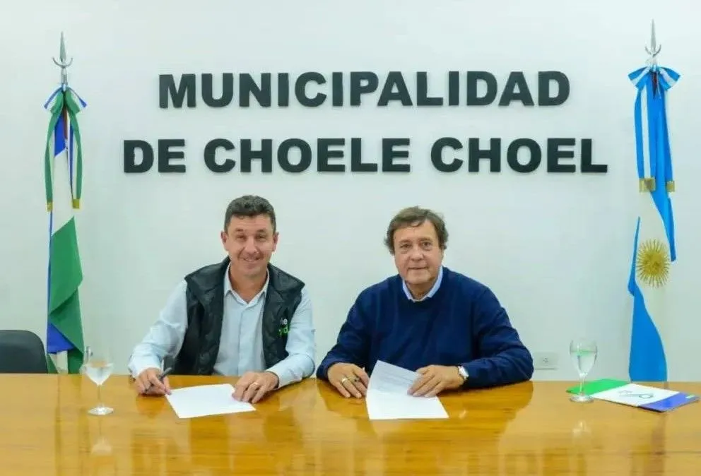 Alberto Weretilneck visitó Choele Choel por el Día de la Independencia, destacó la administración municipal y anunció que habrá novedades para fortalecer el sistema de salud en el Valle Medio. Foto: gentileza.