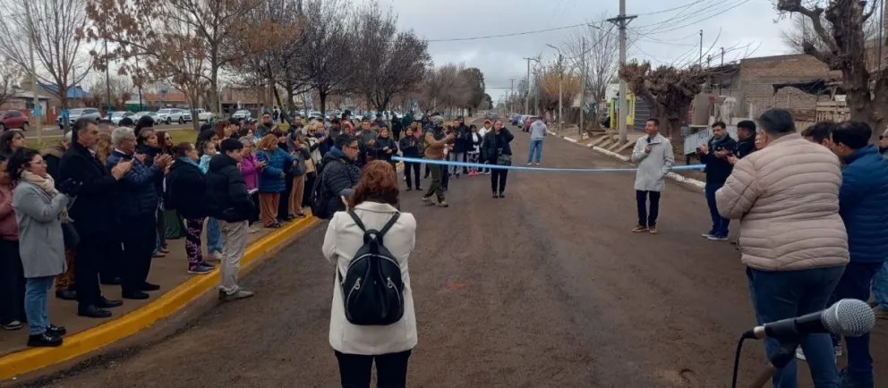 La pavimentación de la avenida Don Bosco mejora la conectividad del barrio Maldonado y consolida un nuevo corredor urbano que une servicios, instituciones educativas y el acceso oeste de Choele Choel. Foto: gentileza.