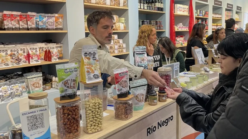 El stand muestra la diversidad que caracteriza a Río NegroCrédito: Ministerio de Desarrollo Económico y Productivo