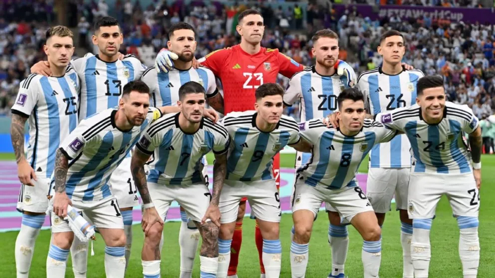 La Selección Argentina buscará convertirse en el primer bicampeón del mundo desde Brasil en 1962 y quedar a un paso de un nuevo capítulo histórico en el fútbol mundial. Fotos: AFA.