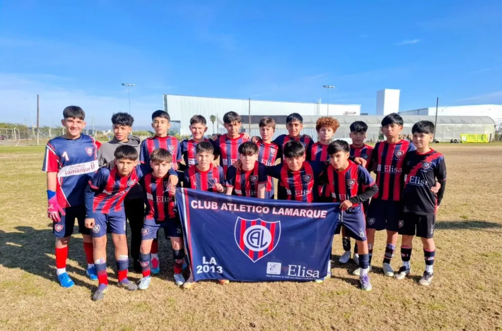La categoría 2013 de Atlético Lamarque inició el torneo nacional con dos goleadas y buscará sellar su clasificación a las semifinales en las próximas jornadas. Foto: gentileza.