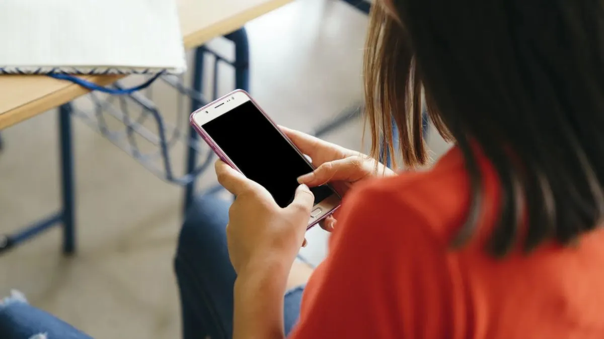 Río Negro implementa reglas para el uso de celulares e inteligencia artificial en escuelas