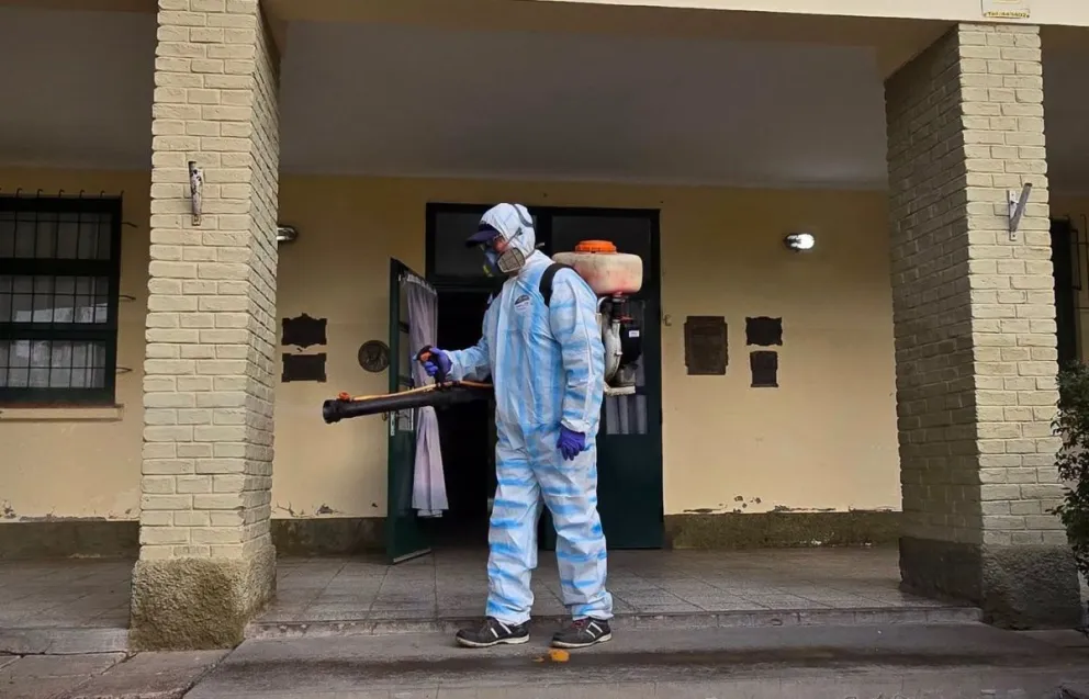 Los trabajos alcanzaron a 65 establecimientos educativos del Valle Medio, donde se realizaron tareas de sanitización, mantenimiento y mejoras edilicias durante el receso invernal. Foto: gentileza.