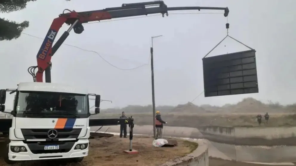 Gran avance en la obra que permitirá mejorar el sistema de riego en las áreas productivas del Idevi. Fotos: Gobierno de Río Negro.