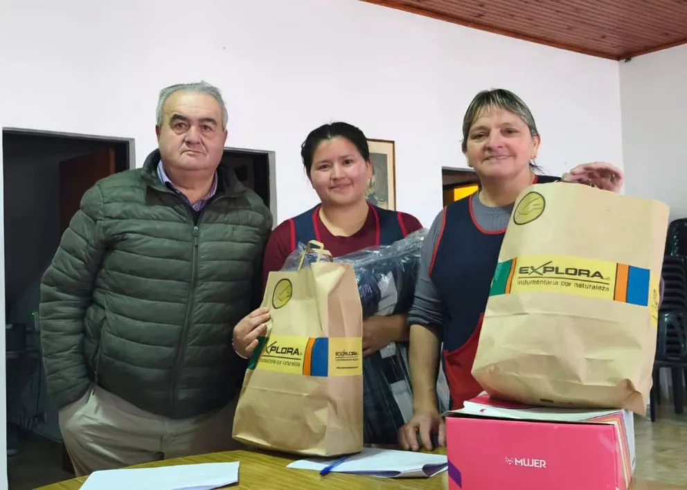 El Municipio de Pomona invirtió más de 10 millones de pesos en nueva indumentaria para sus trabajadores y continúa avanzando con la construcción del futuro gimnasio municipal. Foto: gentileza.