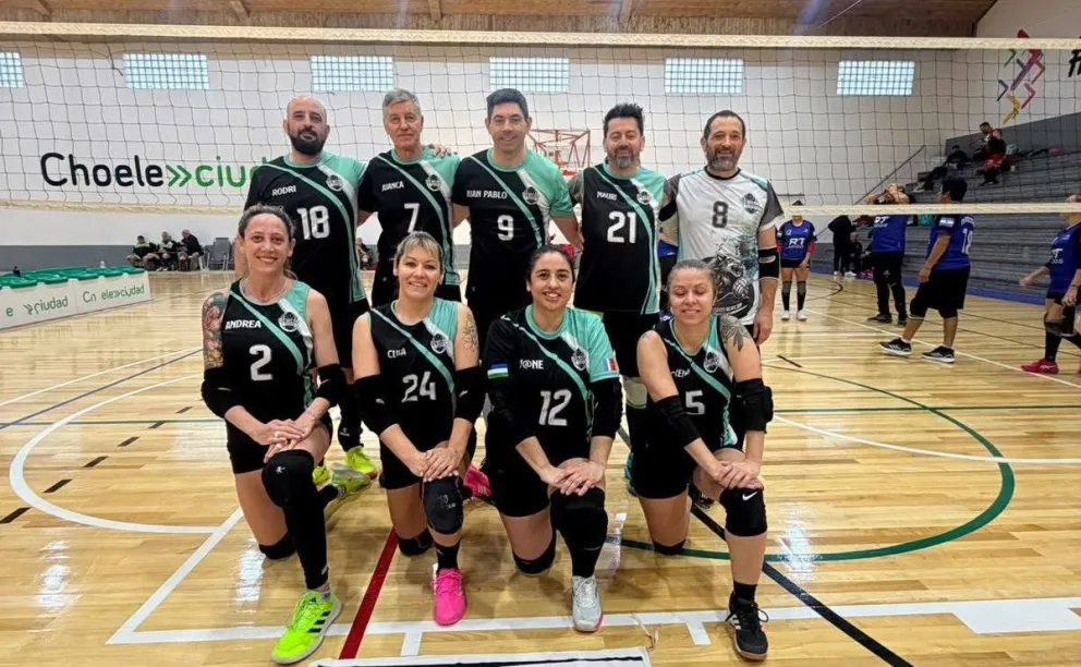 La Escuela Municipal de Newcom de Lamarque se consagró campeona provincial en las categorías +40 y +50 en el Polideportivo renovado de Choele Choel. Foto: gentileza.