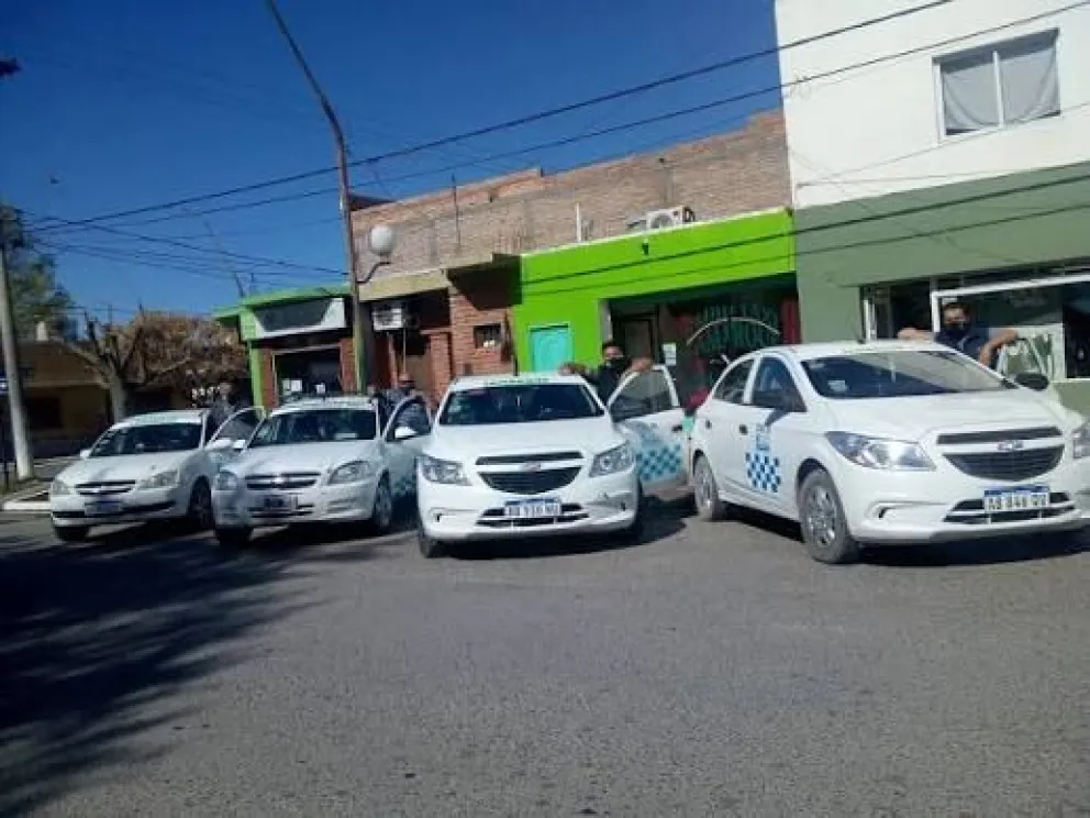 El municipio de Lamarque busca actualizar la ordenanza de transporte para reforzar los controles sobre los servicios de pasajeros y combatir la actividad de vehículos clandestinos. Foto: archivo.