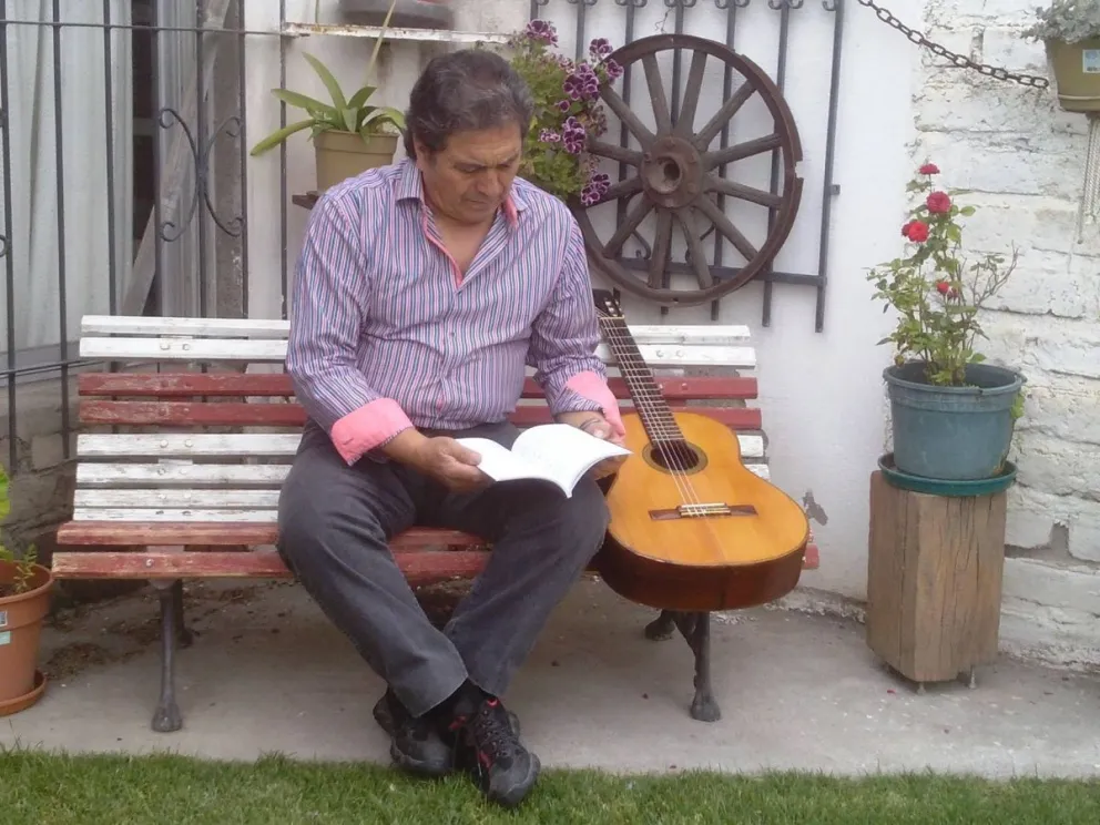 Naldo Pérez participará de la jornada "Lamarque y su Historia", donde compartirá relatos, música y avances de su investigación sobre el pasado de la localidad. Foto: gentileza.
