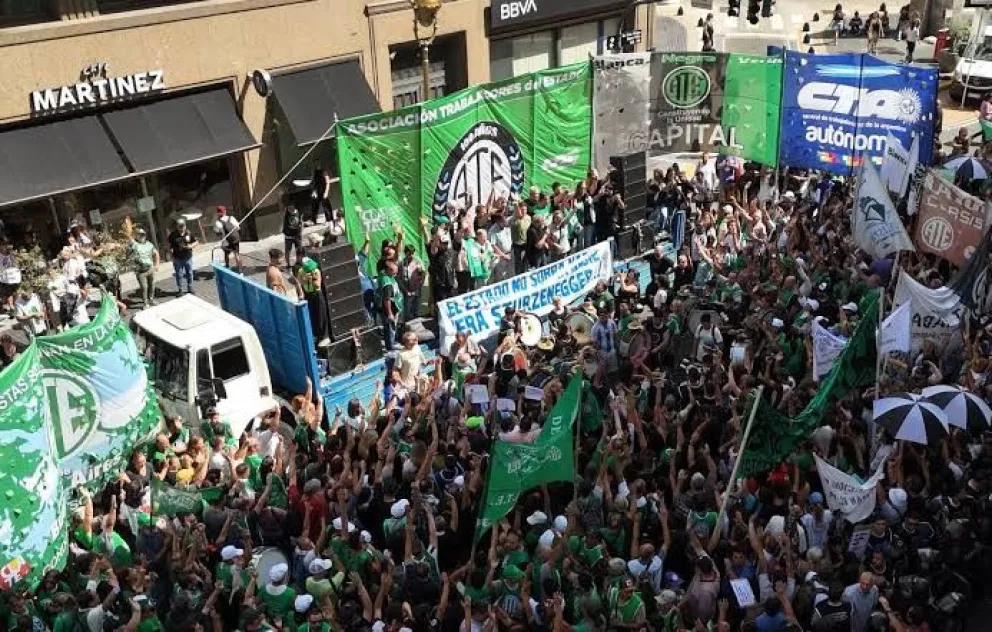 ATE realizará este lunes un paro de 24 horas con movilizaciones en Río Negro para reclamar mejoras salariales, rechazar los despidos y denunciar el vaciamiento de organismos nacionales. Foto: archivo.