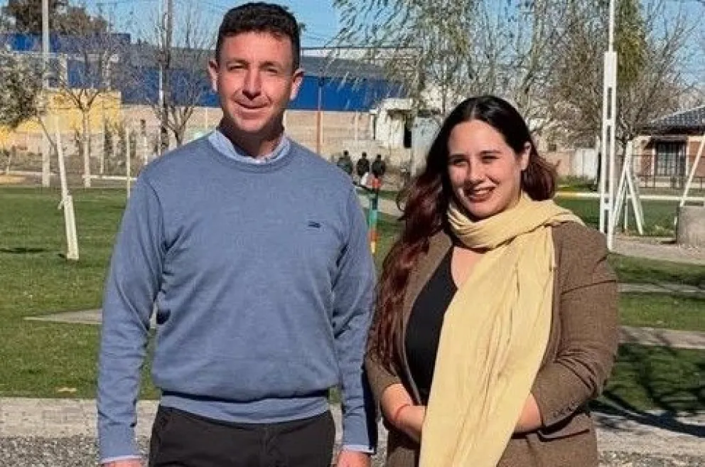 El intendente Diego Ramello presentó oficialmente a Camila Leone como titular de la nueva Secretaría de Articulación Comunitaria, creada para fortalecer el trabajo territorial del Municipio de Choele Choel. Foto: gentileza.