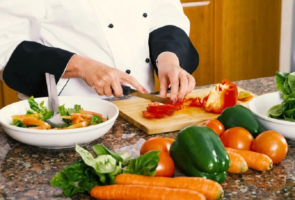 La renovación del Carnet de Manipulador de Alimentos se realizará el jueves 6 de agosto, de 9:30 a 10:30, en el Salón del Concejo Municipal de Pomona. Foto: web.