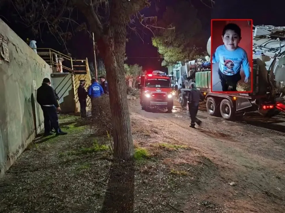 Efectivos policiales y Bomberos trabajaron sobre la calle Tronador / imagen gentileza