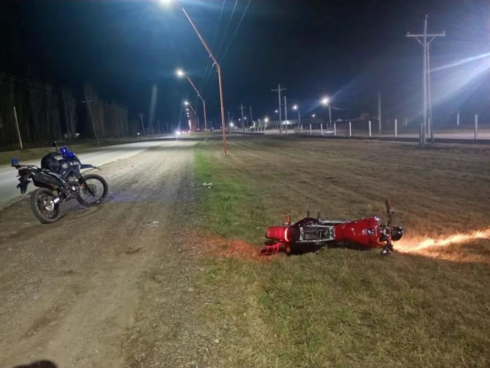 La motocicleta fue secuestrada por la Policía tras comprobarse que registraba una prohibición de circular vigente, mientras que el conductor quedó detenido por disposición de la Fiscalía. Foto: gentileza.