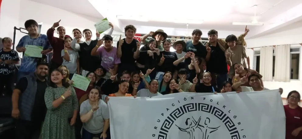 La Agrupación Wenüy buscará reunir los fondos necesarios para representar a Lamarque, al Valle Medio y a Río Negro en un certamen nacional de danzas que se realizará en La Falda, Córdoba. Foto: gentileza.