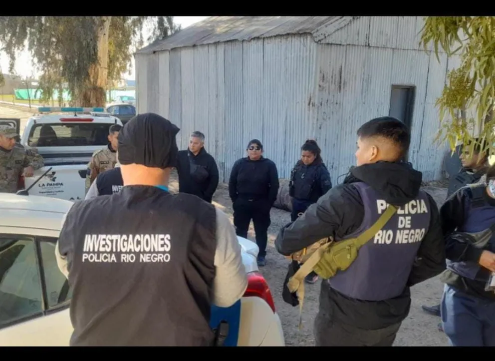 El allanamiento se realizó en un departamento del barrio Mansilla, donde la Policía secuestró distintos elementos vinculados a una causa por robo que continúa en etapa de investigación. Foto: gentileza.