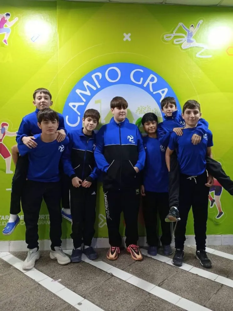 Los siete jugadores de la Escuela Municipal de Vóley de Luis Beltrán participan de la concentración de la preselección provincial en Campo Grande. Foto: gentileza.