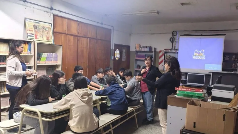 El Hospital de Choele Choel inició en el CET N° 13 una nueva propuesta destinada al acompañamiento y la promoción de la salud integral de los adolescentes. Foto: gentileza.
