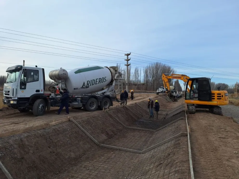 El Consorcio de Segundo Grado avanza con la limpieza de los canales de riego de cara al inicio de la temporada, previsto tentativamente para el 20 de agosto. Foto: gentileza.