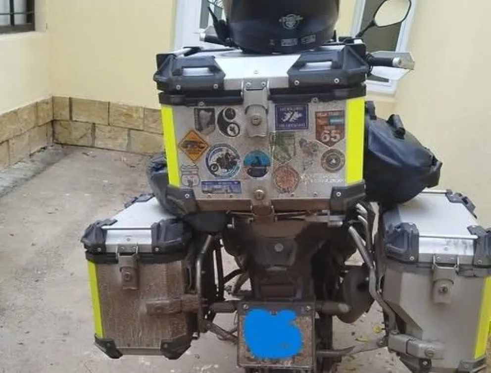 Iván busca recuperar una mochila perdida en la Ruta 22, pero principalmente el disco rígido que contiene recuerdos junto a su esposa. Foto: gentileza.
