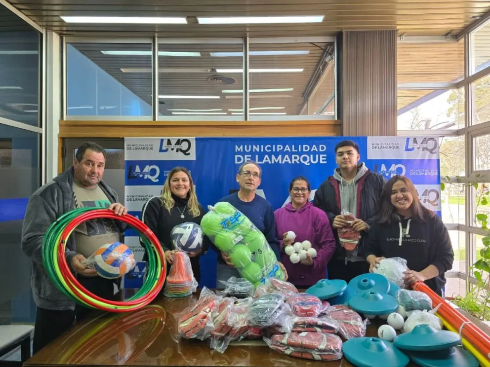 La Dirección de Deportes de Lamarque incorporó nuevos materiales para las escuelitas deportivas y abrió las inscripciones para nuevas propuestas. Foto: gentileza.