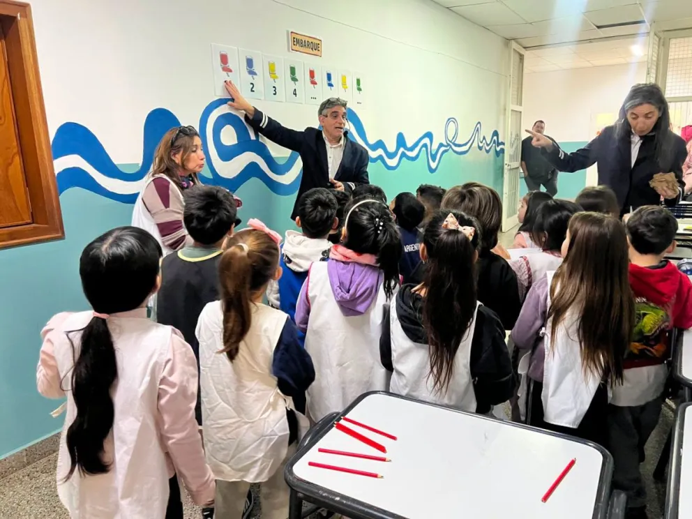 Estudiantes de 1° y 2° grado de distintas escuelas de Choele Choel participaron de la sala de escape educativa “Un viaje ¿a dónde?”. Foto: gentileza.