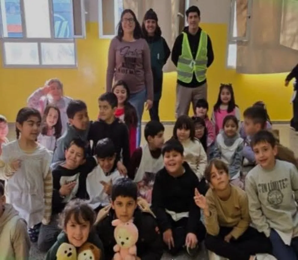 Inspectoría Municipal desarrolla actividades de educación vial en escuelas de Choele Choel para promover hábitos seguros en la vía pública. Foto: gentileza.