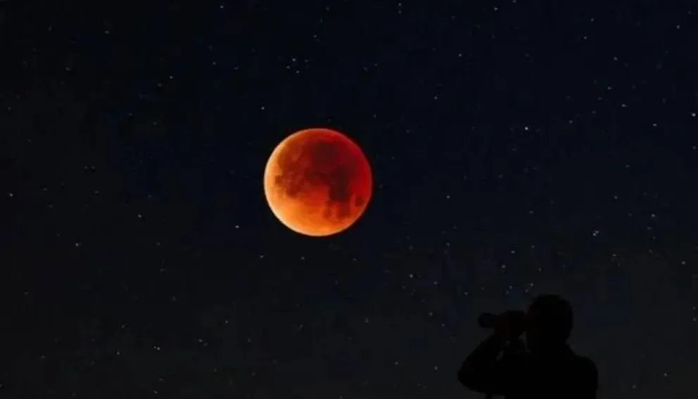 La luna podría tomar un color rojizo durante el eclipse. Foto: web.