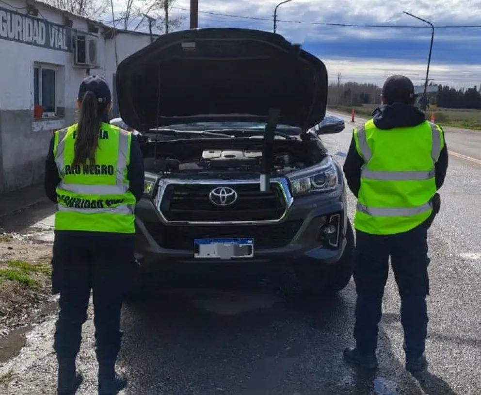 El sistema de lectura de patentes permitió detectar una Toyota Hilux con pedido de secuestro vigente desde 2022. El vehículo fue interceptado en Lamarque. Foto: gentileza.