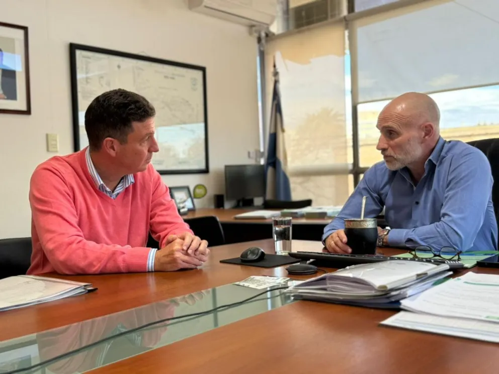 El ministro Alejandro Echarren recibió al intendente Diego Ramello en Viedma para avanzar en la planificación de las futuras obras sobre la Ruta Nacional 22. Foto: gentileza.