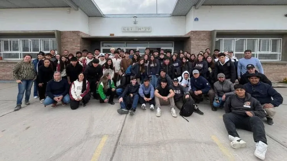 Estudiantes y docentes de Bragado compartieron una jornada de intercambio y aprendizaje junto a la comunidad educativa del CET N° 29 de Luis Beltrán. Foto: gentileza.