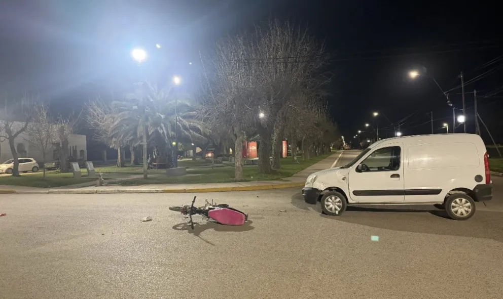 Del accidente participaron una camioneta Renault Kangoo y una moto Guerrero de 110 cc, guiada por la adolescente. Foto: Regional IV. 