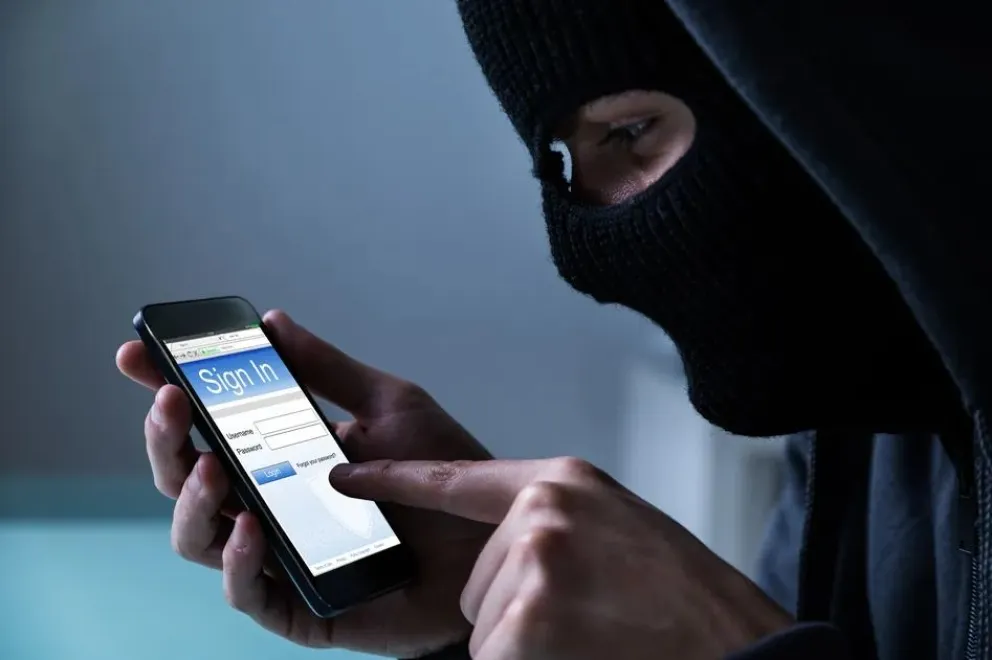 La vecina compartió las capturas del intento de contacto para alertar a la comunidad y prevenir nuevas estafas. Foto: web.