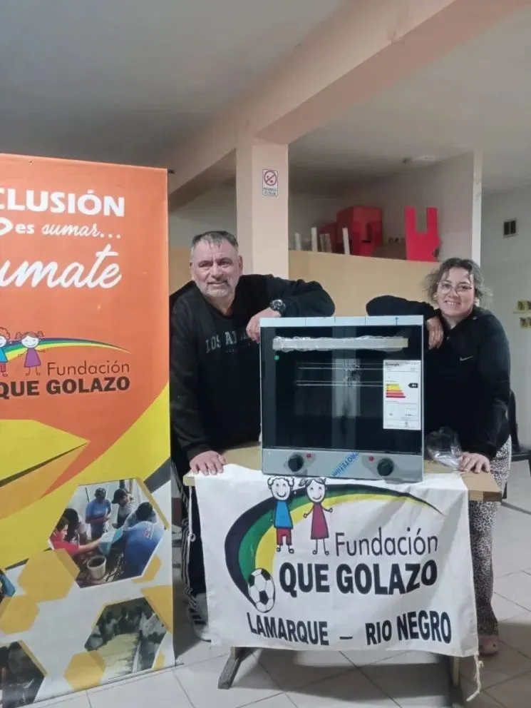 Los chicos de la Fundación Que Golazo continúan elaborando distintos productos de panificación mientras la institución trabaja para poner en marcha su propia panadería. Foto: archivo.