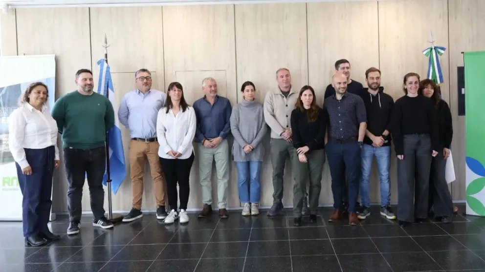 Encuentro de trabajo luego de la recorrida técnica.
Crédito: Gobierno de Río Negro