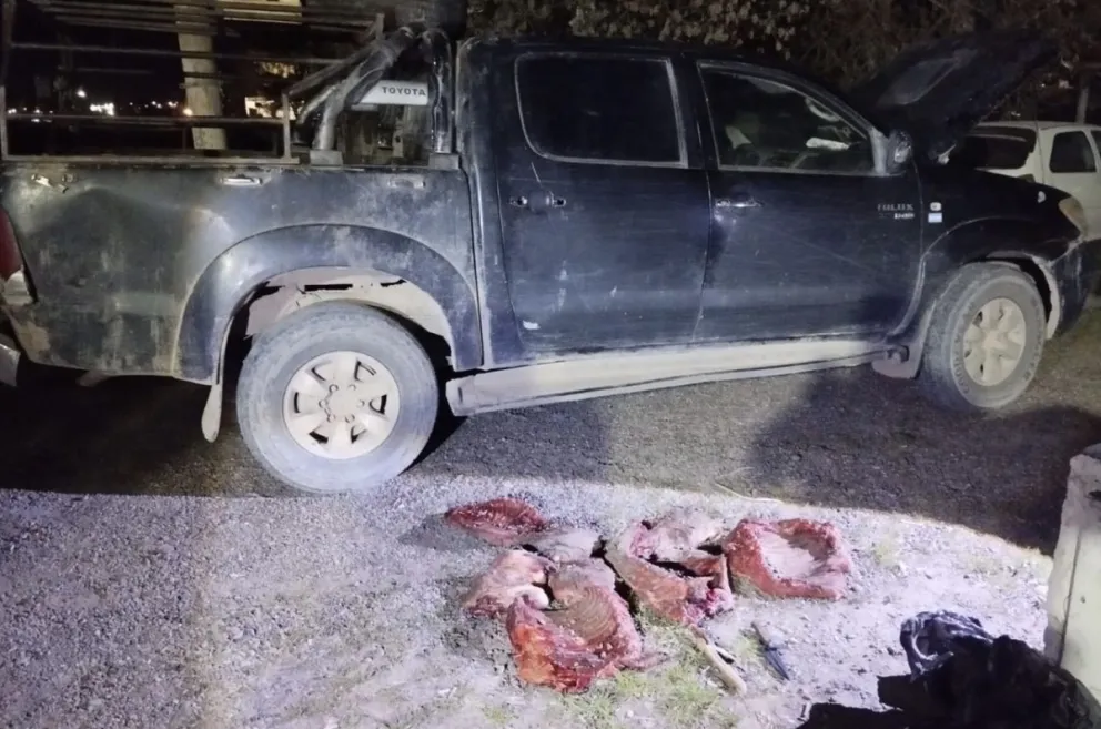 En el interior de la camioneta viajaban 5 adultos y 2 menores de edad. 