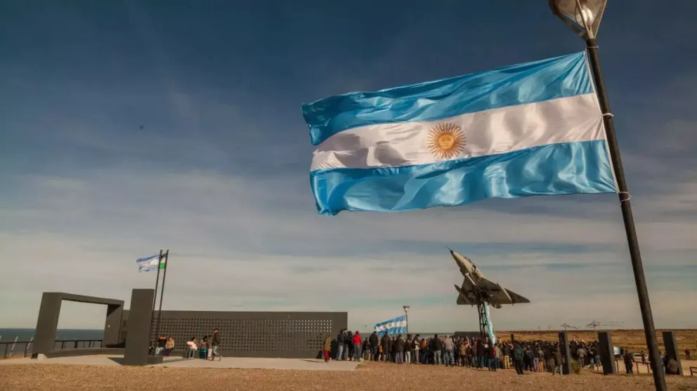 Weretilneck dio respaldo a las medidas destinadas a proteger recursos naturales argentinos en Islas Malvinas.
Crédito: Gobierno de Río Negro