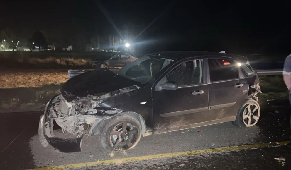El choque por alcance ocurrió sobre la Ruta Nacional 250, entre Lamarque y Pomona, y dejó a una mujer con lesiones leves. Foto: gentileza.